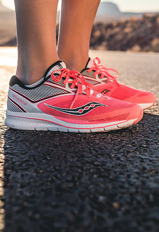 saucony all red